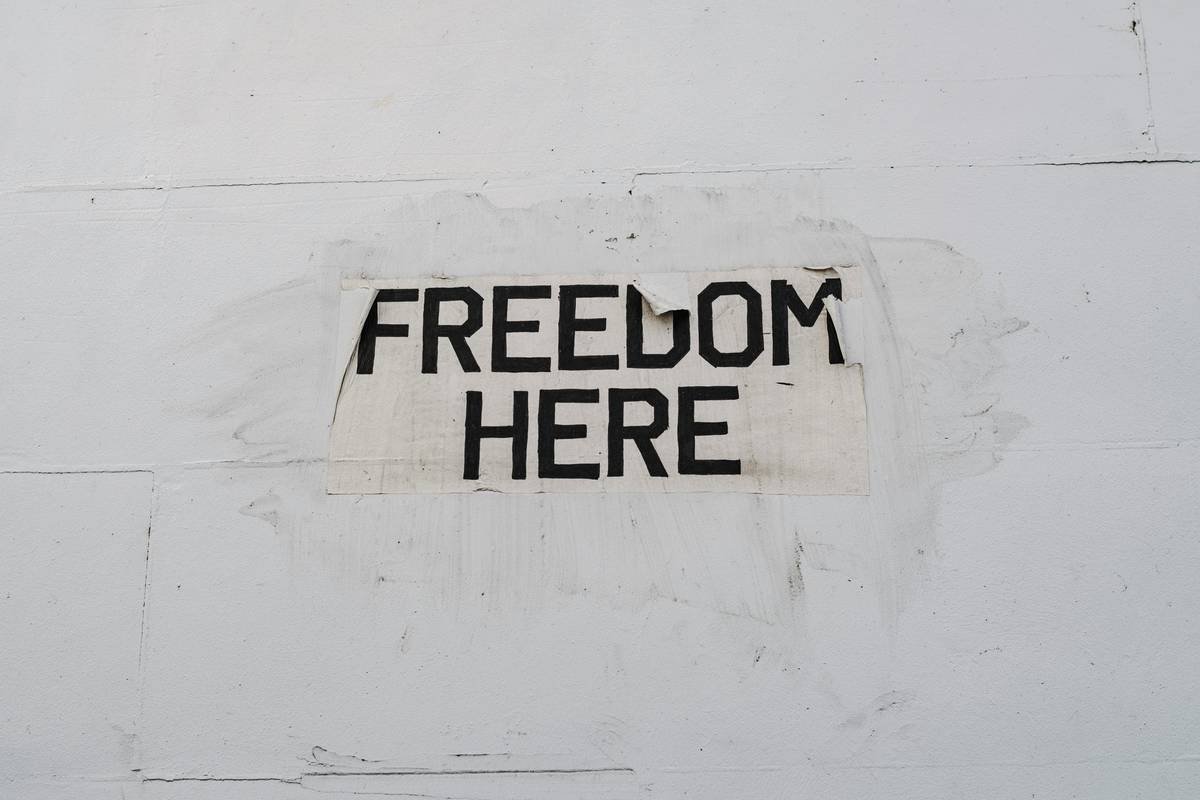 Comparison table between free trial and paid subscription features