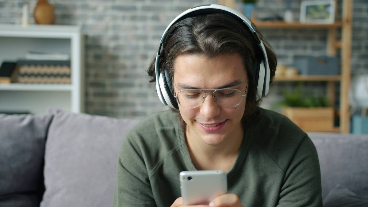 Screenshot of a popular streaming deal aggregator website